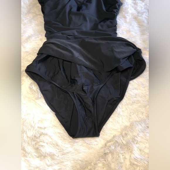 VENUS Black One Piece gathered Sleek Design size 6 NWOT - Picture 7 of 16